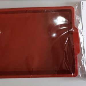 teglia rettangolare color rosso in cellofan con targhetta "silkomart"